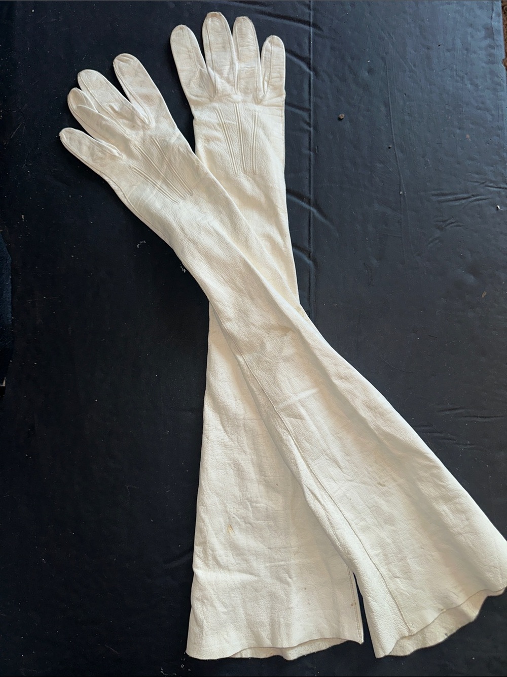Antique Leather Opera Gloves with Button Detail - Picture 3 of 6